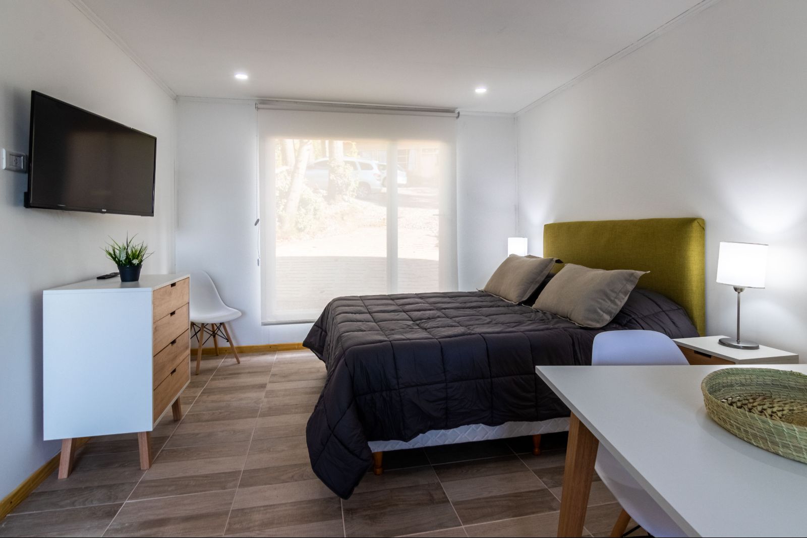 Mesa junto a la ventana