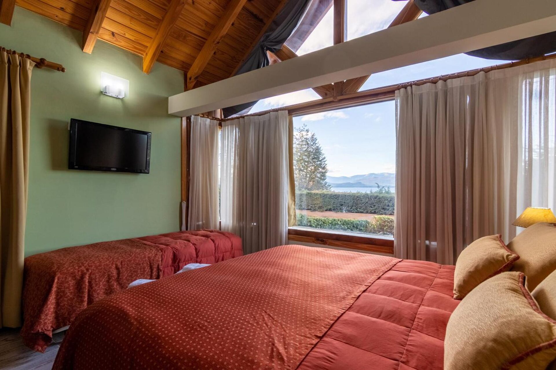 Cama de casal e divã